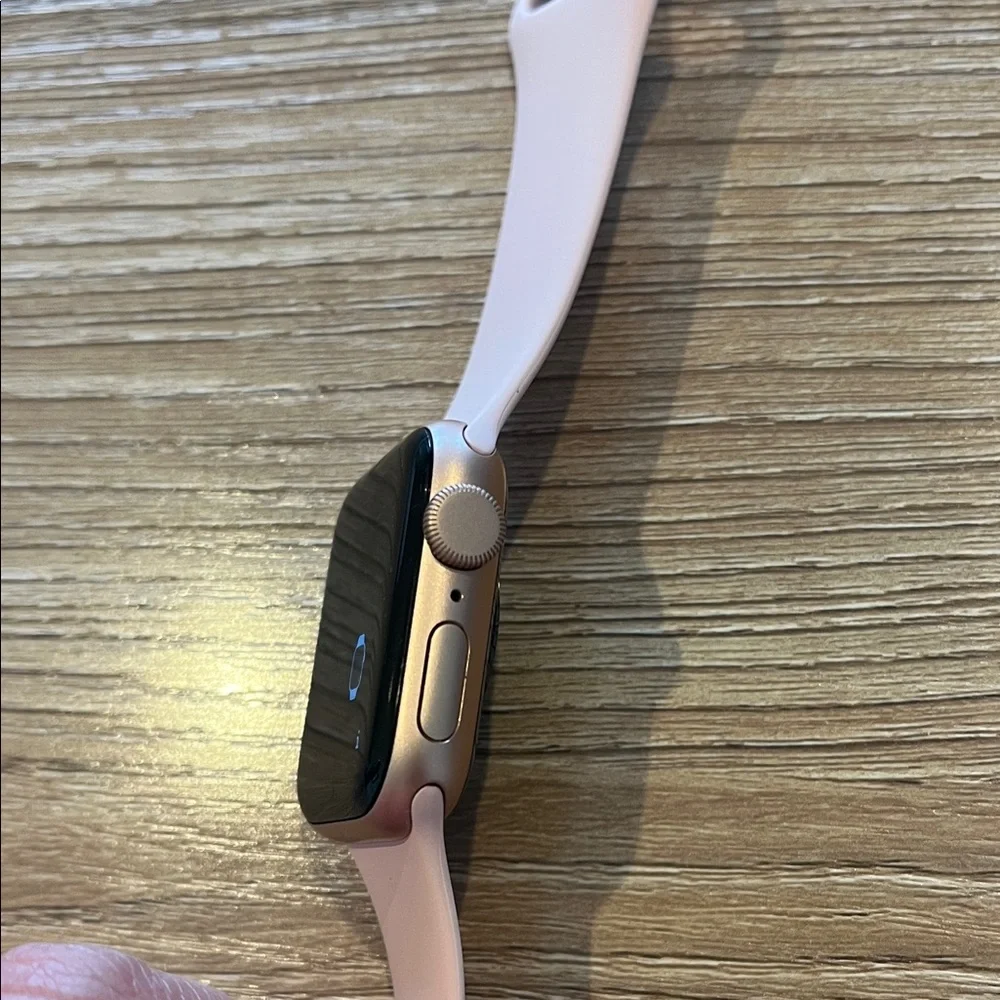 Apple Smartwatch SE 40mm with Pink Silicone Band